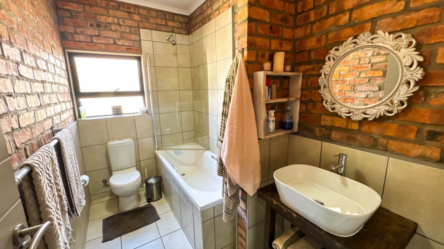 4 Bedroom Property for Sale in Fraaiuitsig Western Cape